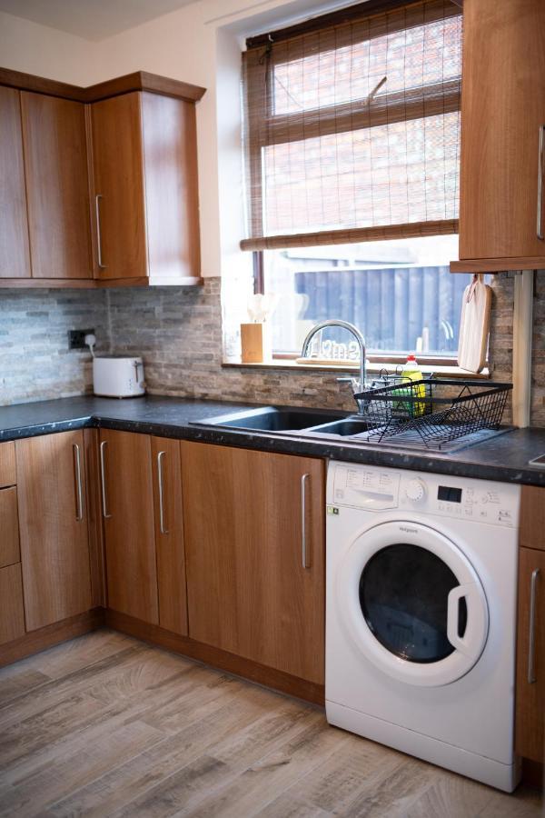 3 Bed Hawthorn Berries House Driveway & Garden, M6 & M58 Apartment Wigan Exterior photo